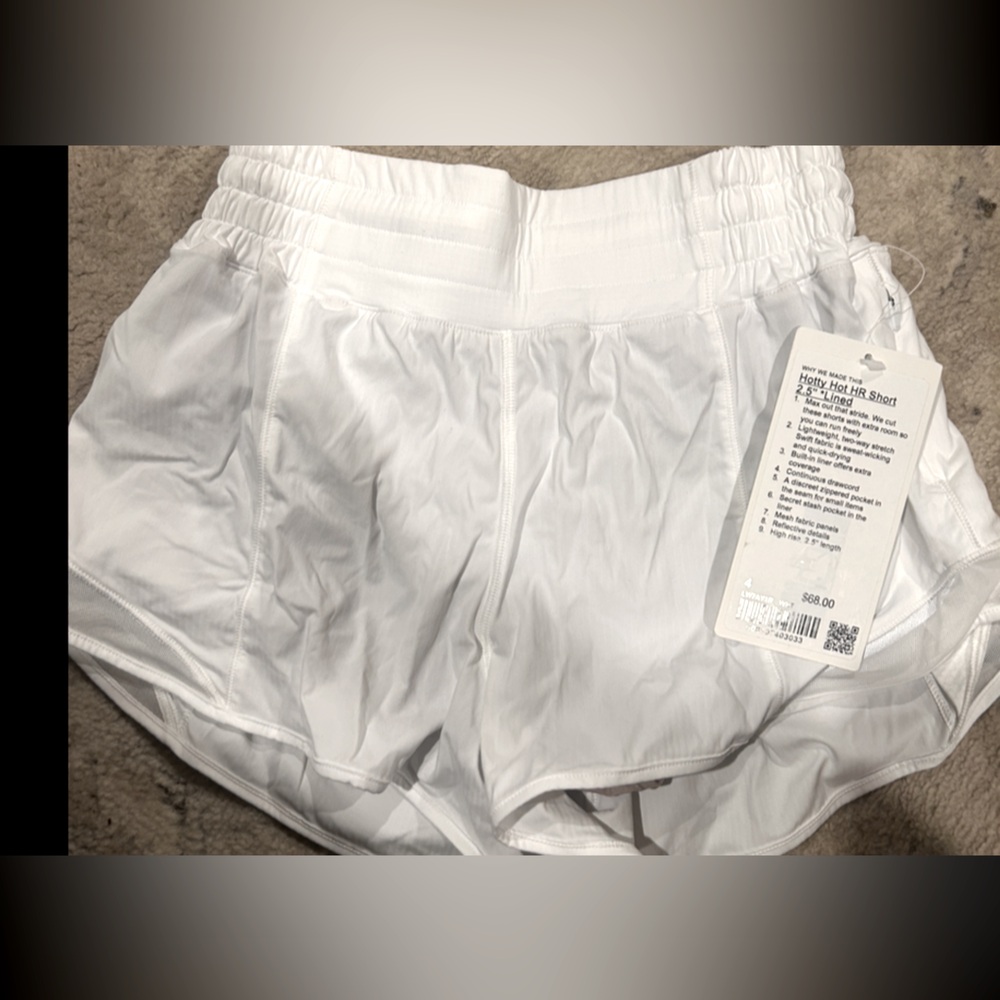 Lululemon White Hotty Hot Shorts 2.5 HR size 4